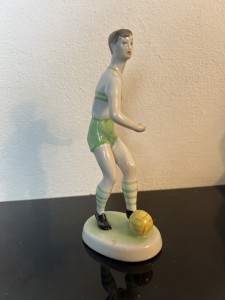 Porcelanowa figurka piłkarza - Hollohaza