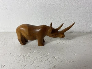 Drewniany figura nosorożca
