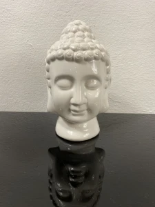 Ceramiczna głowa buddy 