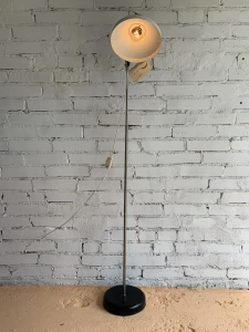 Lampa podłogowa