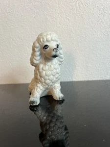 Ceramiczna figurka pudla