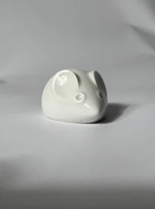 Porcelanowa figurka myszy 