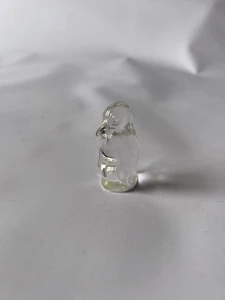 Szklana figura pingwina 