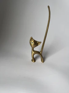 Metalowa figurka kota