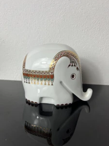 Porcelanowy słoń skarbonka 