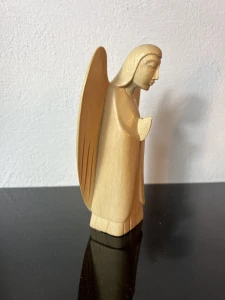 Drewniana figurka aniołka 