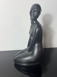 Ceramiczna figurka kobiety 
