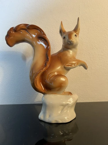 porcelanowa-figurka-wiewiorki-royal-dux1