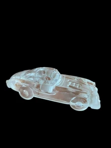 Szklana figurka Mercedes