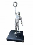 Figurka zwycięzcy w stylu Art Deco 
