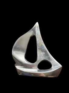 Metalowa figurka żaglówki 