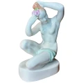 figurka-kobiety-z-porcelany-aquincum2.webp