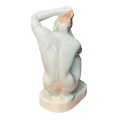 figurka-kobiety-z-porcelany-aquincum4.webp