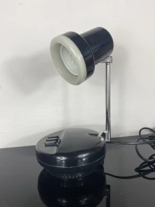 Niemiecka lampa z wysięgnikiem lata 80-90